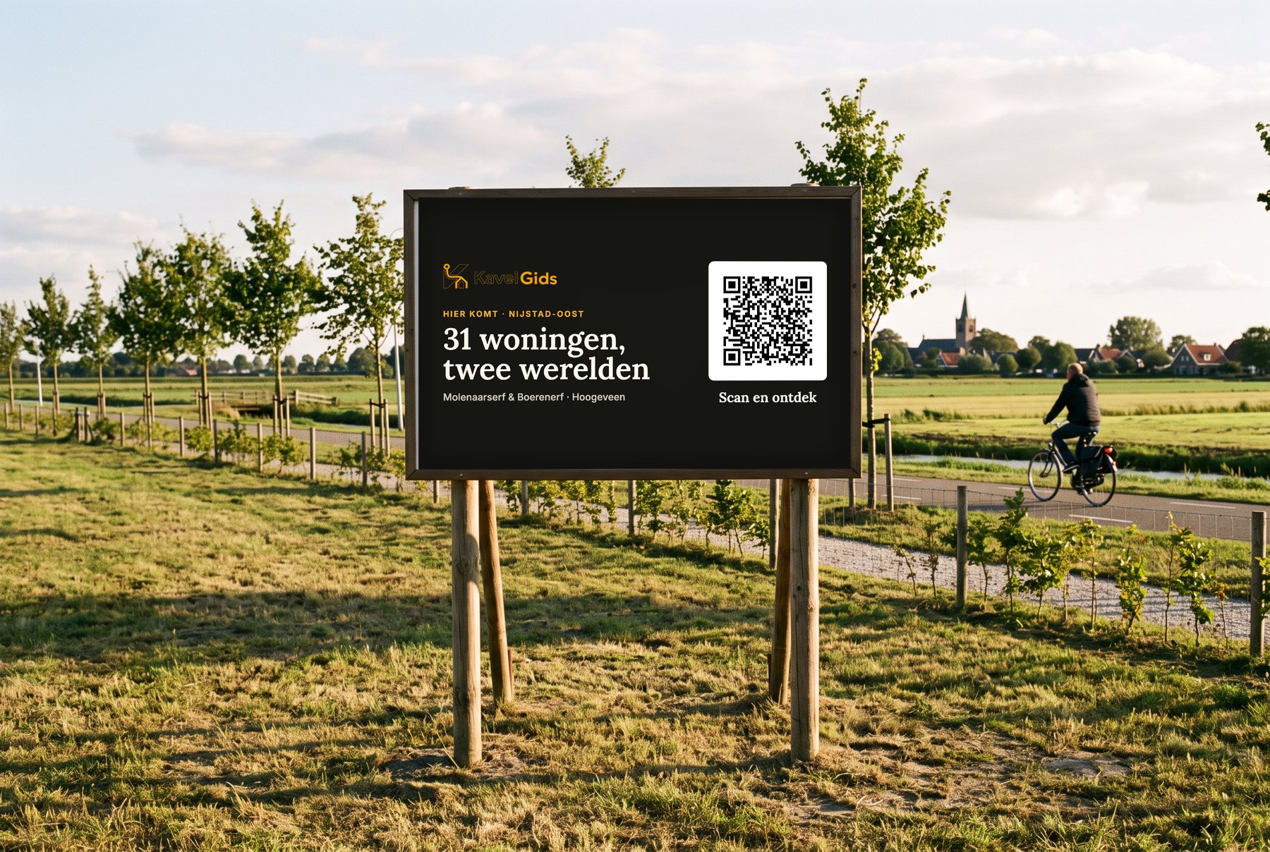 Bouwbord aan de rand van een kavel met de KavelGids-poster voor Nijstad-Oost